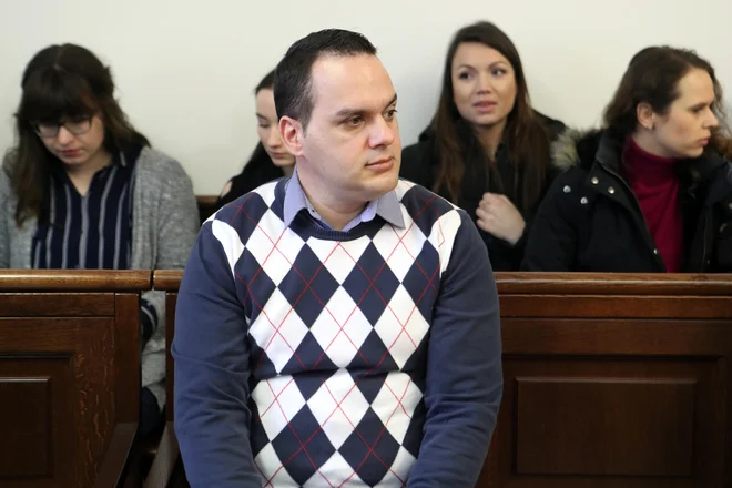 Če je bila lanska odločitev prvostopenjskega sodišča za eno večjih zdravstvenih afer zadnjega desetletja presenečenje za organe odkrivanja in pregona ter tudi širšo javnost, pa so jo kar se da dobro odnesli obtoženi. Domnevno je bil glavni skladiščnik v UKC Ljubljana Uroš Smiljić. FOTO: Marko Feist/Slovenske novice
