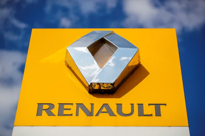 Agencija za varstvo konkurence je odločila, da so Renault Nissan Slovenija, Avtohiša Real, Avtohiša Malgaj, Pleško Cars in Avtoservis Kalan pri popravilih vozil znamke Renault več kot desetletje delovali usklajeno in s tem kršili pravila konkurence. Podjetja morajo kršenje takoj prenehati.
FOTO: Sarah Meyssonnier/Reuters