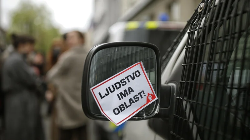 Fotografija: Politikov ne sodite po njihovih besedah, ampak dosedanjih dejanjih. FOTO: Blaž Samec