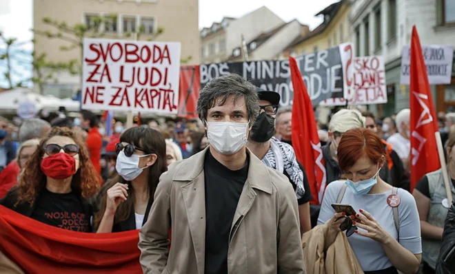 Gre za najdražji nakup orožja v zgodovini Slovenije, ki je povrh vsega še netransparenten in nepotreben, trdijo v Levici FOTO: Blaž Samec/Delo
