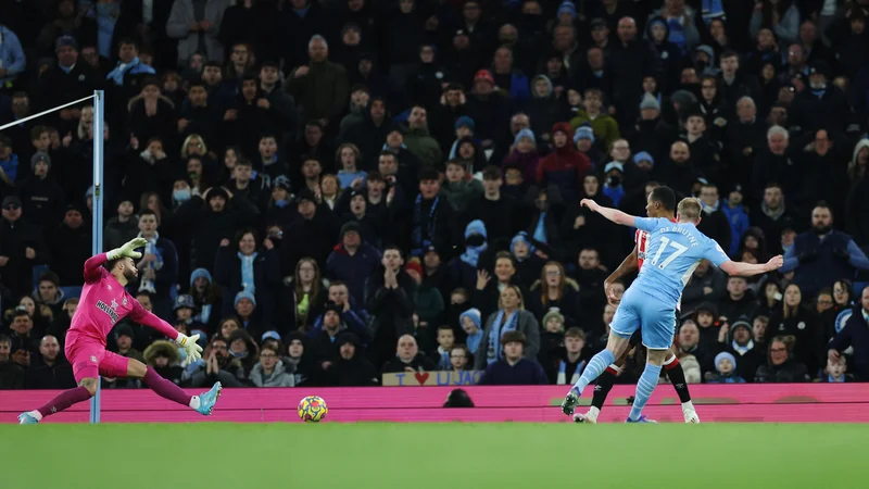 Kevin De Bruyne se je takole veselil gola. FOTO: Carl Recine/Reuters
