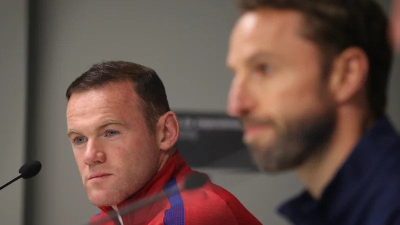Fotografija: Wayne Rooney na novinarski konferenci v Stožicah oktobra 2016, kjer je Anglija v kvalifikacijah za SP 2018 nato srečno ušla porazu (0:0). Še pred mundialom v Rusiji, kjer so Angleži ostali na pragu finala, se je Rooney upokojil. FOTO: Tomi Lombar/Delo