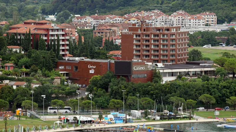 Fotografija: Po naših zanesljivih informacijah je Skupino Prva januarja obiskal posrednik in preverjal, ali bi jih zanimal nakup portoroškega resorta Metropol. FOTO: Blaž Samec