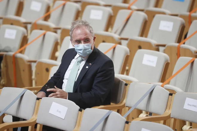Aleš Hojs ne ve, kdo je bil vodja preiskave nabav zaščitne medicinske opreme. FOTO: Leon Vidic/Delo
