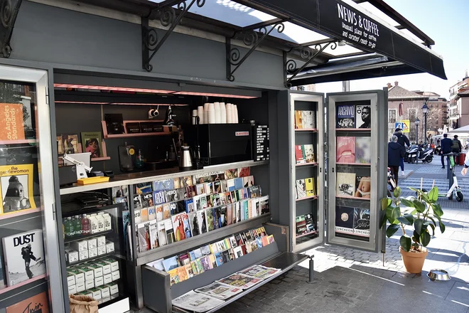 News & Coffee je prvi kiosk v Madridu odprl v četrti La Latina. FOTO: Gašper Završnik
