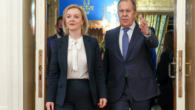 Fotografija: Ruski zunanji minister Sergej Lavrov je po pogovorih z Liz Truss izjavil, da je imel občutek, kakor da britanski kolegi bodisi niso podrobno seznanjeni z varnostnimi zahtevami Rusije bodisi jih ignorirajo. FOTO: Rusko zunanje ministrstvo/Reuters
