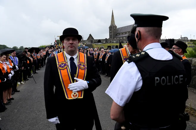 Kompromis, s katerim sta se Bruselj in London izognila nastanku fizične meje na irskem otoku, je povzročil veliko nejevolje zlasti med severnoirskimi unionisti. Foto: Clodagh Kilcoyne/Reuters