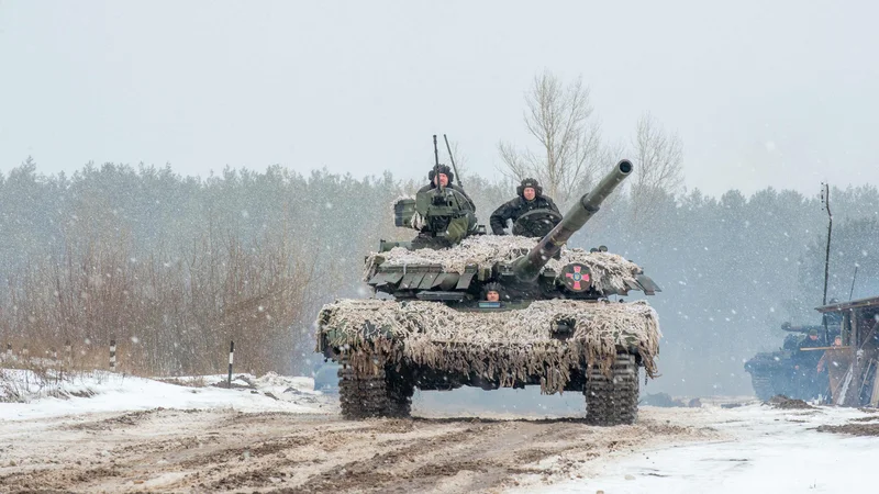 Fotografija: Te dni tako v Ukrajini kot v Belorusiji potekajo obsežne vojaške vaje. FOTO: Sergey Bobok/AFP