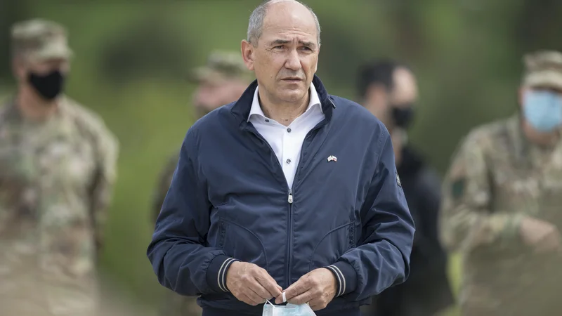 Fotografija: Premier Janez Janša se bo do konca meseca podal v Ukrajino, Rusija naj bi jo sicer napadla že v prihajajočem tednu, trdijo ZDA. FOTO: Jure Eržen/Delo