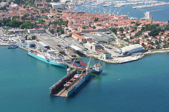 Taka je bila včasih ladjedelnica, po vseh letih njenega ukinjanja bo njen duh ostal, Izolani pa srečni do konca svojih dni. Foto Boris Šuligoj
