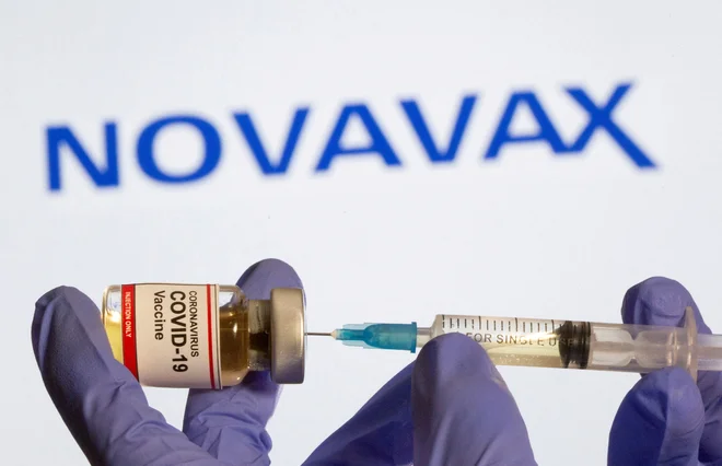 Slovenija bo skupaj v prvem četrtletju predvidoma prejela 102.000 odmerkov, v drugem pa 100.000. FOTO: Dado Ruvic/Reuters
