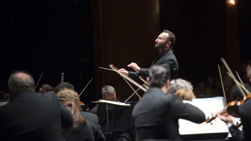 Fotografija: Maestro Kiril Petrenko že sedmo leto vodi Berlinske filharmonike. FOTO: Monika Rittershaus
