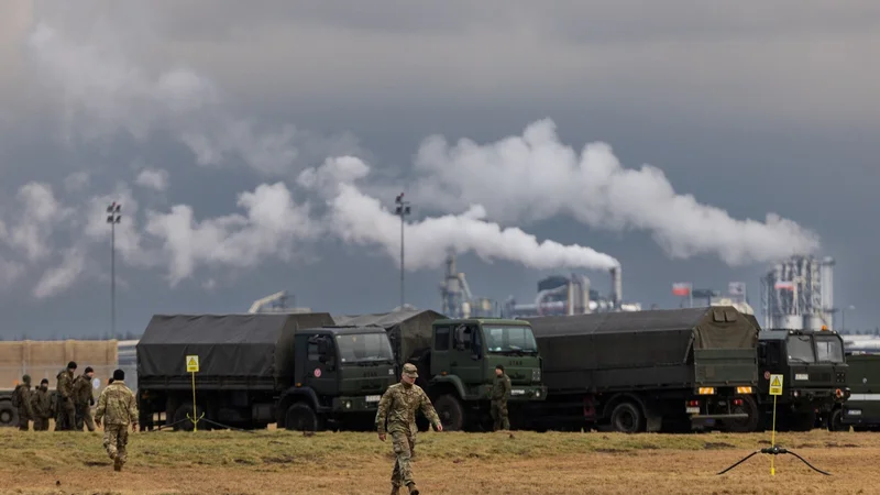 Fotografija: Na stari celini spopad v Ukrajini ne bi smel biti nikomur v korist, prav tako tistim na drugi strani Atlantika ne. FOTO: Kuba Stezycki/Reuters
