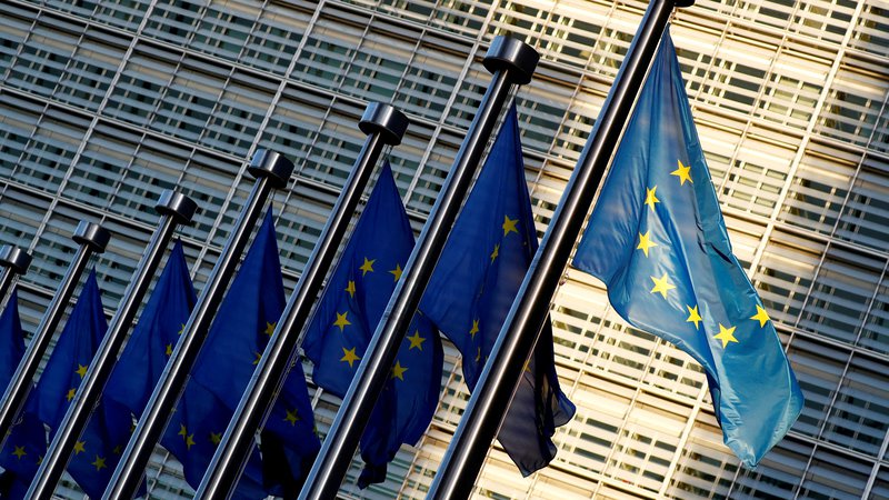 Fotografija: Evropska komisija se je za pripravo predloga direktive o korporativni dolžni skrbnosti odločila na podlagi zahtev evropskega parlamenta, nevladnih organizacij, sindikatov in javnosti. FOTO: Francois Lenoir/Reuters
