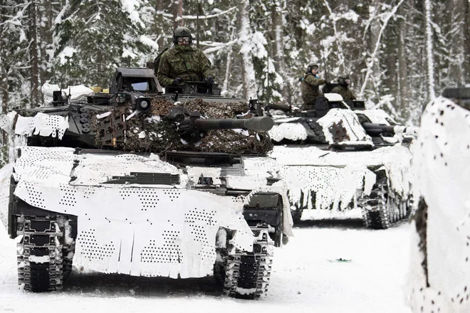 Britanski vojaki na usposabljanju v okviru Natove operacije v Estoniji. FOTO: Alain Jocard/AFP
