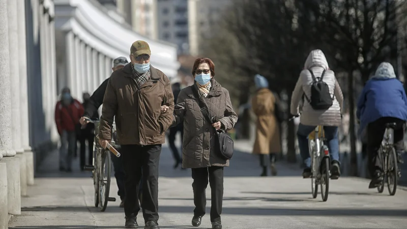 Fotografija: Z rednimi in izrednimi uskladitvami so se pokojnine v dveh letih, od januarja leta 2020 do zdaj, zvišale za 13,7 do 16,6 odstotka. FOTO: Blaž Samec/Delo