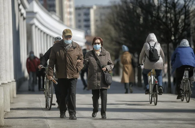 Z rednimi in izrednimi uskladitvami so se pokojnine v dveh letih, od januarja leta 2020 do zdaj, zvišale za 13,7 do 16,6 odstotka. FOTO: Blaž Samec/Delo
