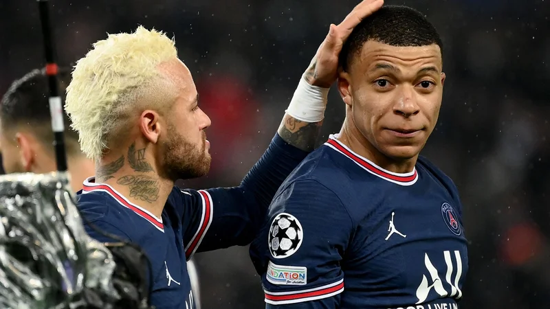 Fotografija: Neymar in Kylian Mbappe (desno) sta kot strelca oz. podajalca sodelovala pri 39 golih PSG na 101 tekmi, Messi in Neymar na skupni prvenec po 10 tekmah še čakata. FOTO: Franck Fife/AFP