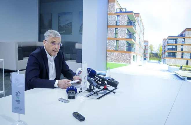 Črtomir Remec, šef državnega sklada, pravi, da so zamude pri objavi razpisa za najem stanovanj na Novem Brdu nastale zaradi težav gradbincev. FOTO: Jože Suhadolnik/Delo