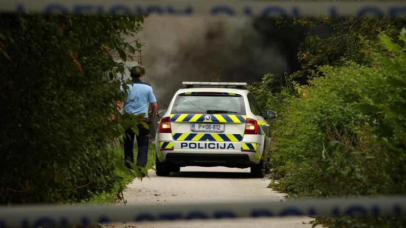 Fotografija: Policisti so v torek opravili številne hišne preiskave. FOTO: Jure Eržen/Delo
