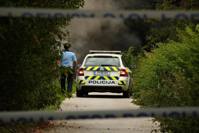 Policisti so v torek opravili številne hišne preiskave. FOTO:&nbsp;Jure Eržen/Delo
