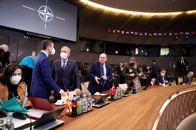 Matej Tonin na srečanju obrambnih ministrov članic Nata. FOTO: Johanna Geron/Reuters
