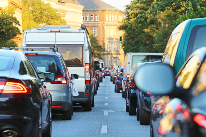 Največji krivec za onesnažen zrak je promet v mestu Foto Foto: Getty Images Getty Images/istockphoto
