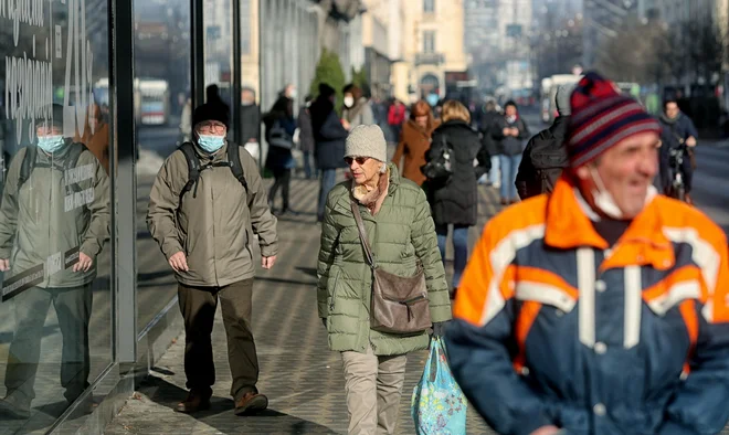 Urad za demografijo čakajo zahtevne naloge, saj bo moral med drugim oblikovati in medresorsko usklajevati celo vrsto politik za reševanje problemov, ki pestijo starejše in mlajše. FOTO: Črt Piksi/Delo
