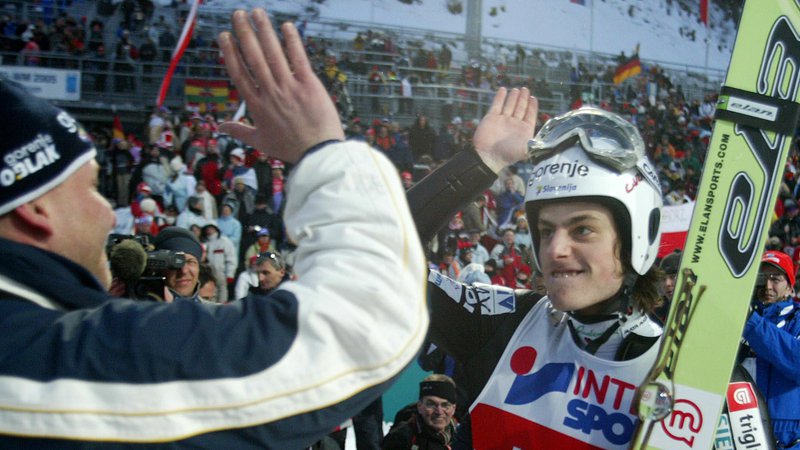 Fotografija: Rok Benkovič po velikem uspehu na svetovnem prvenstvu, levo Goran Janus. FOTO: Matej Druznik/Delo
