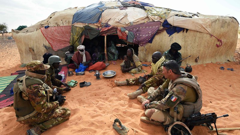Fotografija: Francoski vojaki se bodo umaknili iz Malija po devetih letih boja proti džihadistom. FOTO: Pascal Guyot/AFP
