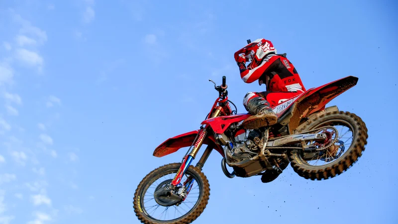 Fotografija: Tim Gajser med zadnjo dirko sezone v razredu MXGP v Mantovi. FOTO: Matej Družnik/Delo
