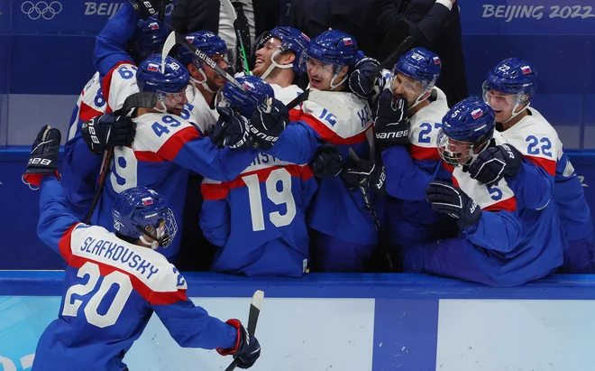 Hokejska velesila Slovaška si je v Pekingu priigrala zgodovinsko olimpijsko odličje. FOTO: Brian Snyder/Reuters
