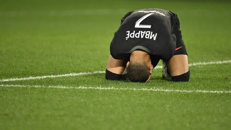 Fotografija: Zvezdniški napad Parižanov s Kylianom Mbappéjem (na fotografiji) na čelu je uspel le enkrat streti odličnega vratarja Albana Lafonta. FOTO: Loic Venance/AFP
