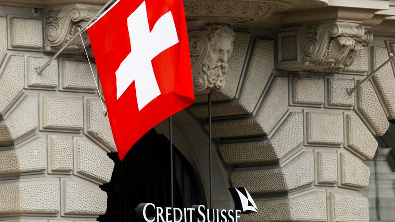 Fotografija: OCCRP ugotavlja, da je Credit Suisse več desetletij ignorirala bančna pravila in upravljala z računi sumljivih komitentov. FOTO: Arnd Wiegmann/Reuters