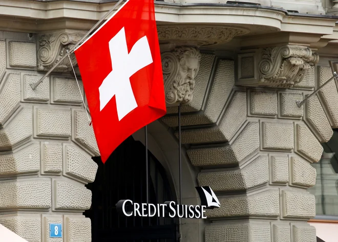 OCCRP ugotavlja, da je Credit Suisse več desetletij ignorirala bančna pravila in upravljala z računi sumljivih komitentov. FOTO: Arnd Wiegmann/Reuters