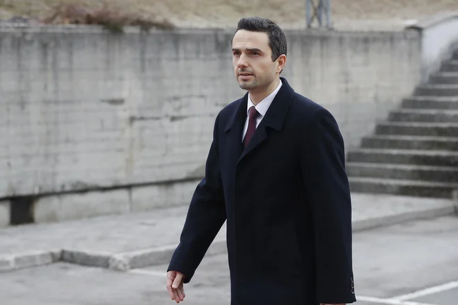Do konca mandata želi Matej Tonin podpisati čim več predvidenih investicij. Foto Leon Vidic
