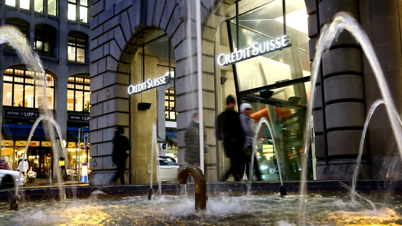Fotografija: Med imetniki računov pri banki Credit Suisse so bili po ugotovitvah OCCRP tudi obsojeni kriminalci. Foto: REUTERS/Arnd WIegmann