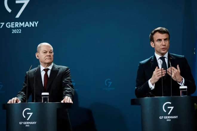 Nemšli kancler Scholz in francoski predsednik Macron. FOTO: Pool Reuters
