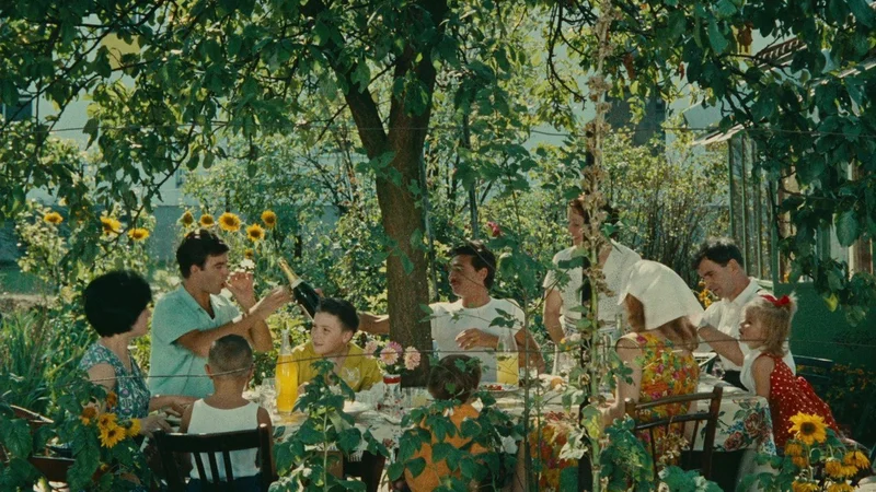 Fotografija: Filmu so nekateri očitali nemoralnost, vendar so pri tem spregledali visoko stilizirano ironijo, s katero avtorica slika prizore idilične družinske sreče, meni Anja Banko. FOTO: promocijsko gradivo