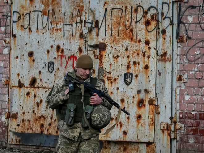 Ukrajinski vojak v regiji Lugansk. FOTO: Gleb Garanich/Reuters
