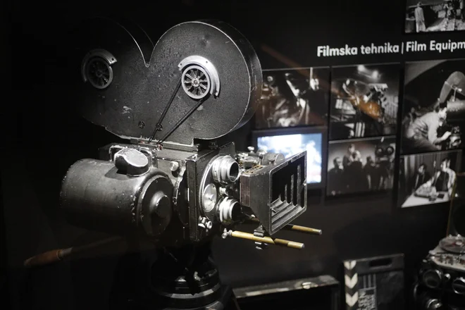Kurator v knjigi odstira tudi iskanje in najdevanje volje do ohranjanja filmske dediščine. Foto Leon Vidic
