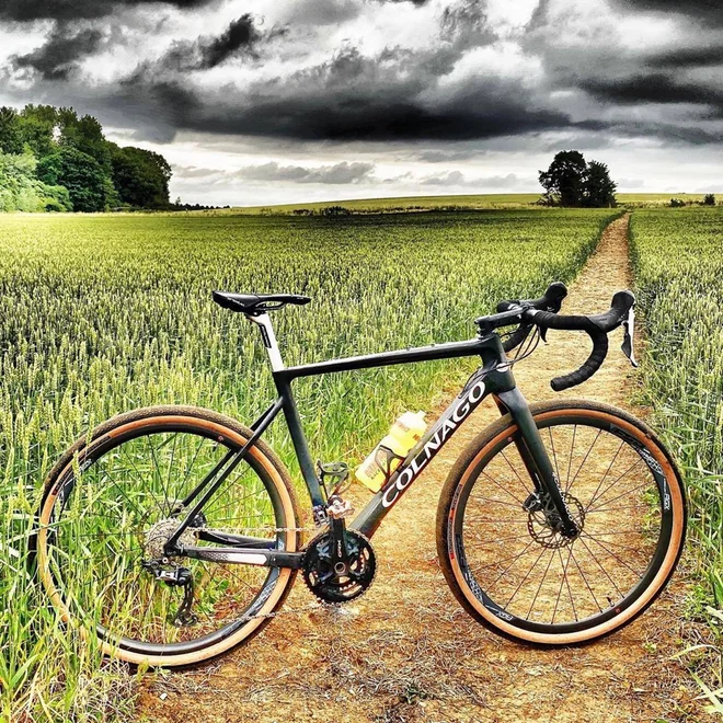 Novi Colnago G3-X je v hipu postal priljubljen med makadamkarji predvsem zaradi svoje dirkalne geometrije. FOTO: Facebook&nbsp;ColnagoUK&nbsp;

