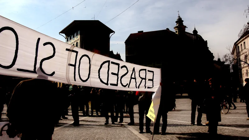Fotografija: Če za kaj, bi se moral Borut Pahor izbrisanim opravičiti za oteženo zavlačevanje poprave krivic, ki jih je že pred več kot dvajsetimi leti ugotovilo ustavno sodišče. Foto Jure Eržen