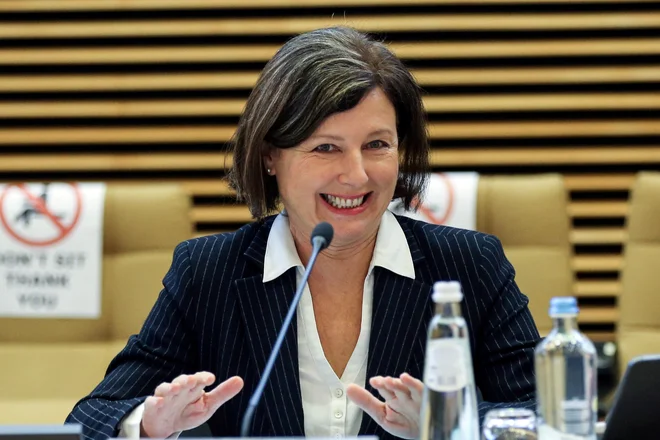 Podpredsednica evropske komisije Věra Jourová je predstavila predlog direktive, ki bo podjetja zavezala k varovanju človekovih pravic in okolja. FOTO: Francois Walschaerts/Reuters
