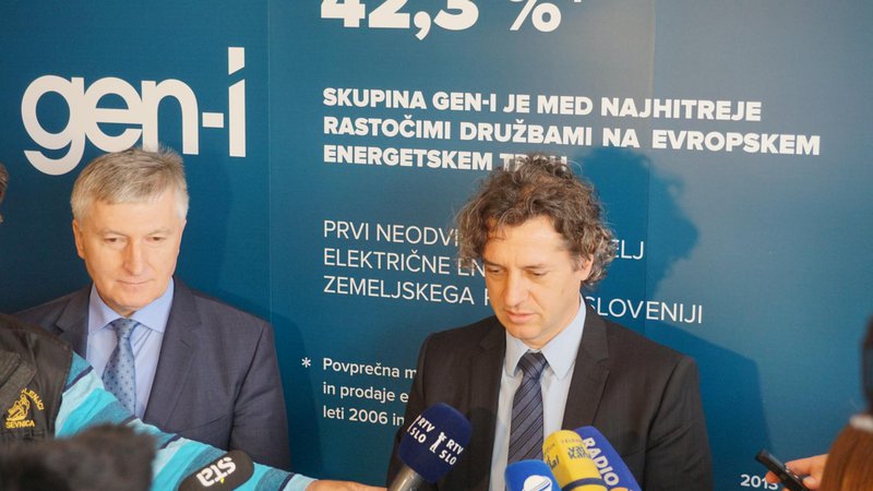 Fotografija: Martin Novšak, že nekdanji generalni direktor Gen energije in Robert Golob. FOTO: Janoš Zore/Delo
