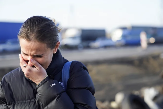 Američanka joka po prečkanju meje (na Poljsko) in begu pred nasiljem v Ukrajini. FOTO: Bryan Woolston/Reuters
