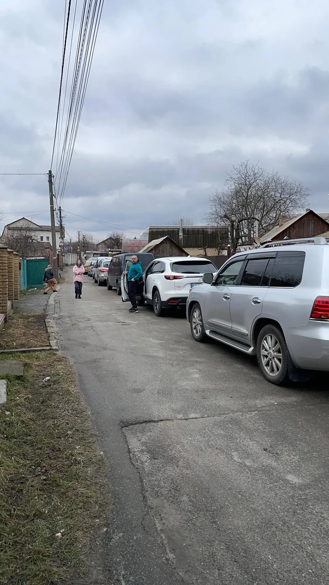Sofija Rjabčuk je za Delo povedala, da je promet obstal tudi na stranskih ulicah in poteh iz prestolnice. FOTO: Sofija Rjabčuk