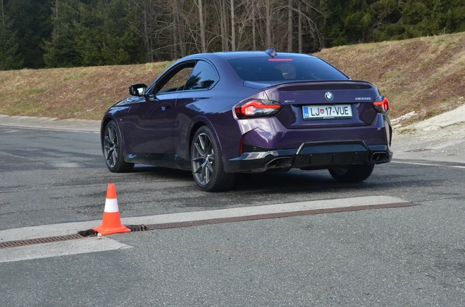 BMW serije 2 coupe je predstavnik ozke športne niše bavarskih kupejev. FOTO: Gašper Boncelj
