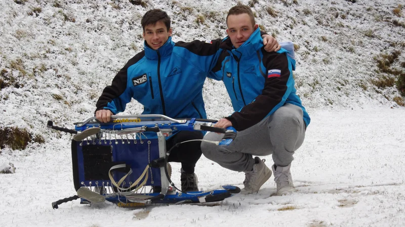 Fotografija: Vid, Matevž in njun bolid. FOTO: Grega Kališnik
