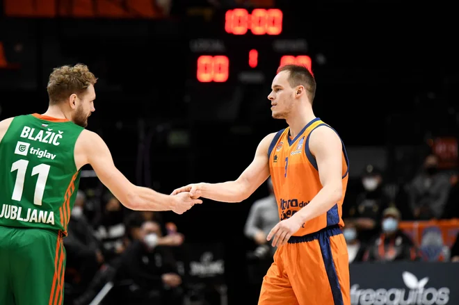 Jaka Blažič in Klemen Prepelič med obračunom v evropskem pokalu. FOTO: Cedevita Olimpija
